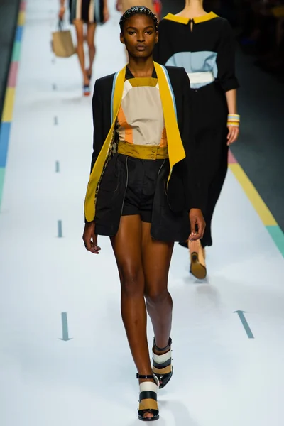 Look 32